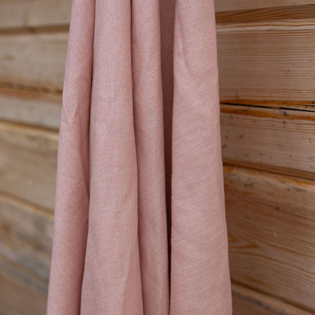 Roosa kylpypyyhe, hamampyyhe, mutta hamppukangasta.